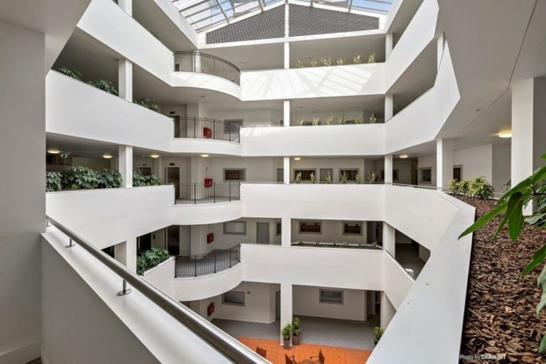 Photo of property in Stadium Garden Flats, 304/107 Thorndon Quay, Pipitea, Wellington, 6011