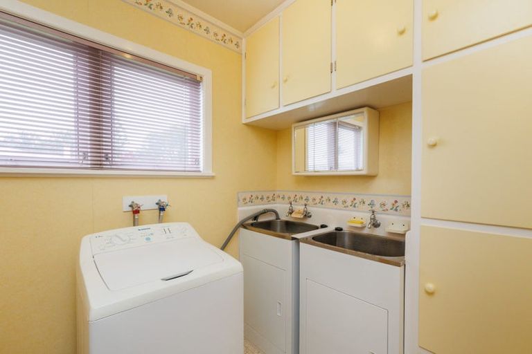 Photo of property in 18 Tararua Terrace, Cloverlea, Palmerston North, 4412