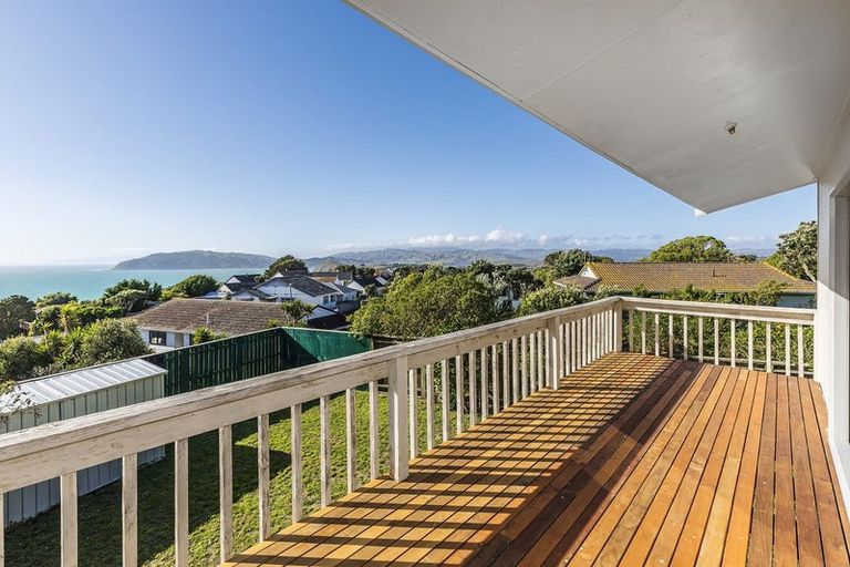 Photo of property in 128 Pikarere Street, Titahi Bay, Porirua, 5022