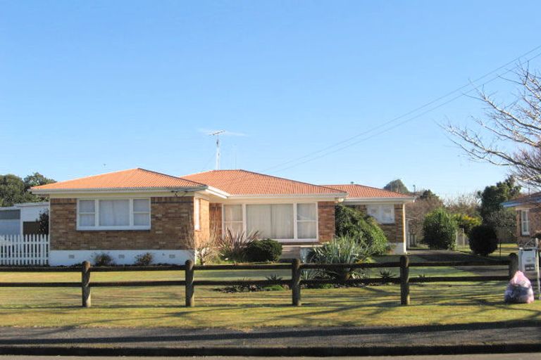 Photo of property in 25 Edmund Hillary Avenue, Papakura, 2110