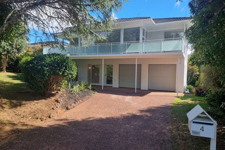 Photo of property in 4 Kerrymaria Place, Hillcrest, Auckland, 0627