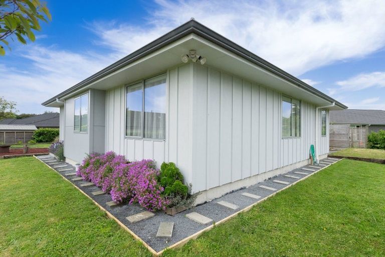 Photo of property in 6 Albizia Grove, Waikanae, 5036