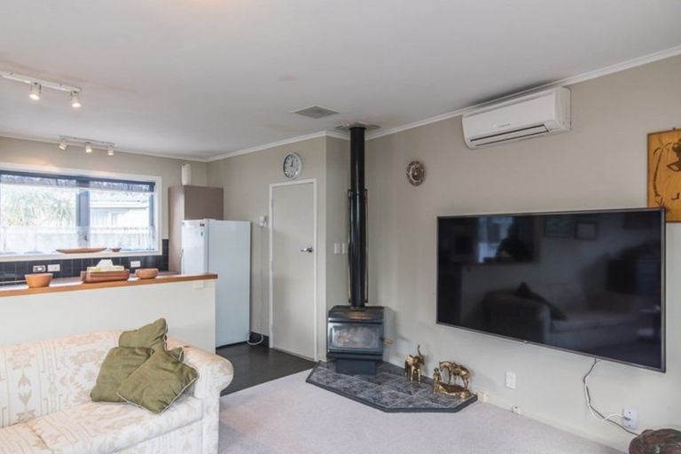 Photo of property in 320 Te Moana Road, Waikanae, 5036