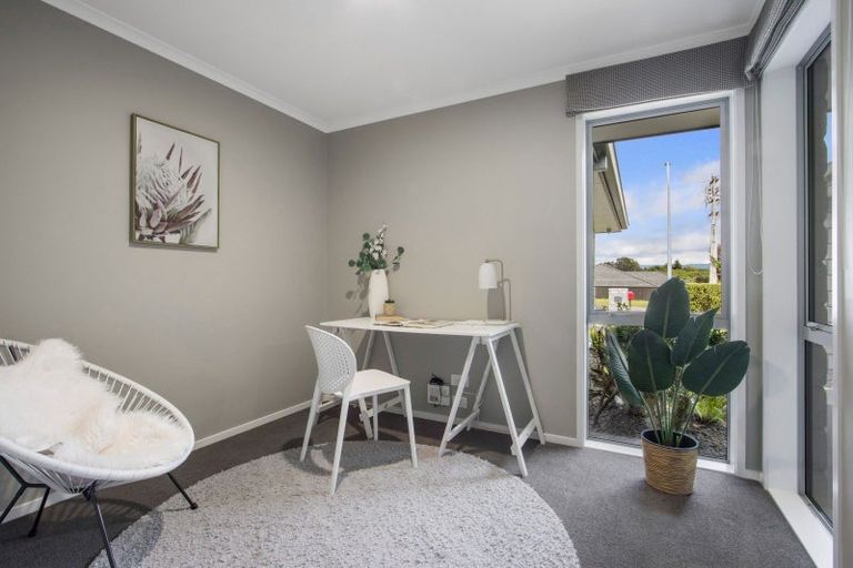 Photo of property in 60 Kayelene Place, Omokoroa, 3114