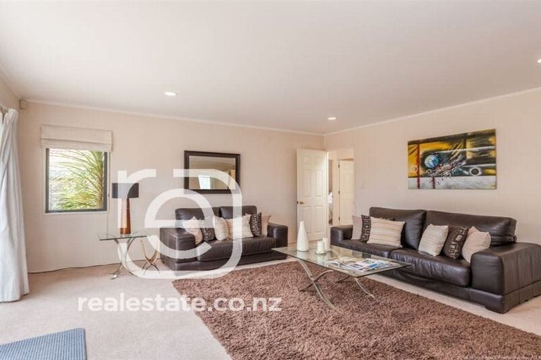 Photo of property in 2 Marbella Drive, Massey, Auckland, 0614