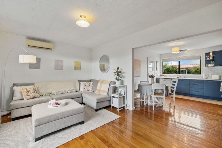 Photo of property in 16 Dunedin Street, Redwood, Christchurch, 8051