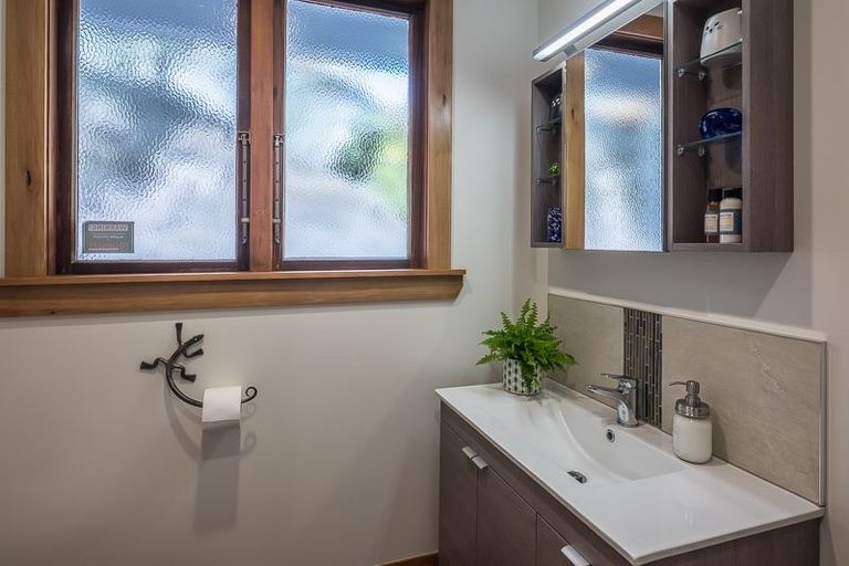 Photo of property in 43 Fairview Crescent, Kelburn, Wellington, 6012