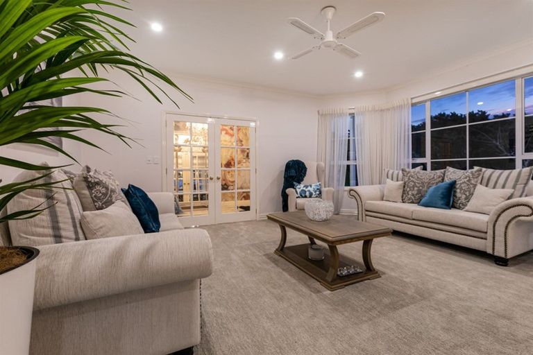 Photo of property in 27 Almond Grove, Greenhithe, Auckland, 0632