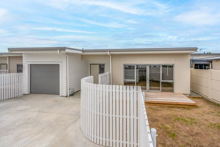 Photo of property in 102b Auckland Road, Greenmeadows, Napier, 4112
