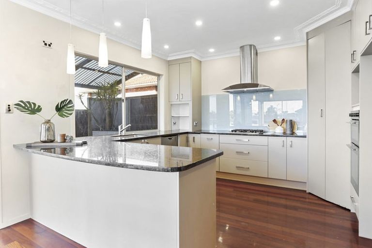 Photo of property in 213 Te Atatu Road, Te Atatu South, Auckland, 0610