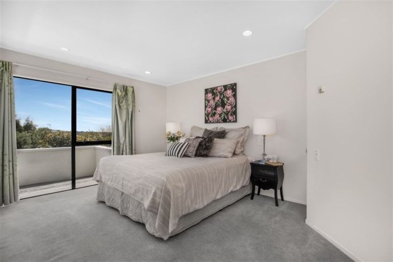 Photo of property in 8 Gillard Place, Eastern Beach, Auckland, 2012