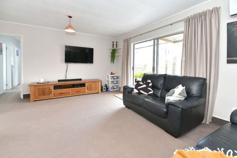 Photo of property in 69b Red Beach Road, Red Beach, 0932