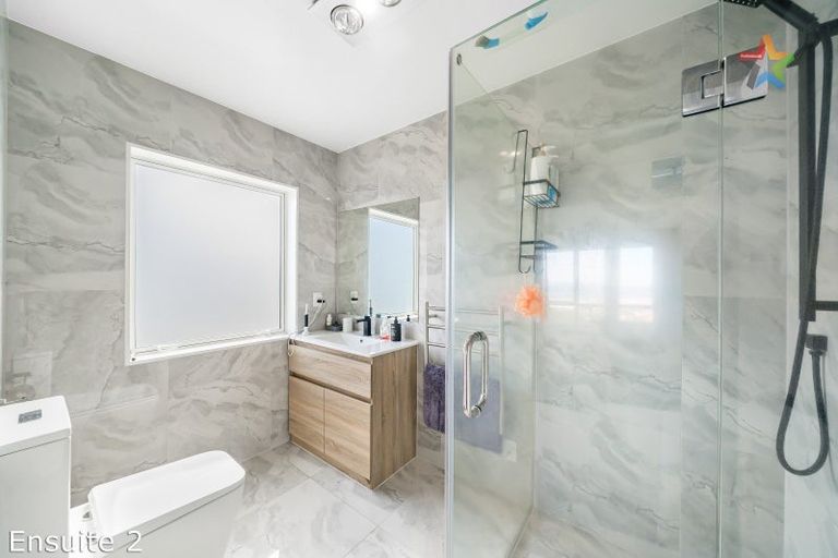 Photo of property in 2 Poto Road, Normandale, Lower Hutt, 5010