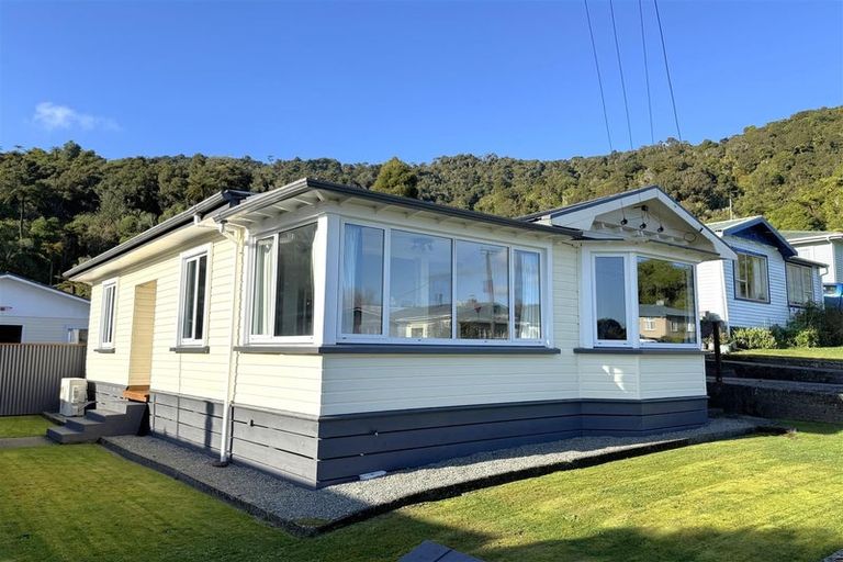 Photo of property in 17 Ashmore Avenue, Cobden, Greymouth, 7802