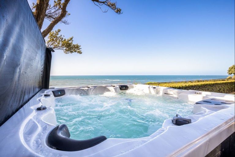 Photo of property in 10 Woolcombe Terrace, New Plymouth, 4310