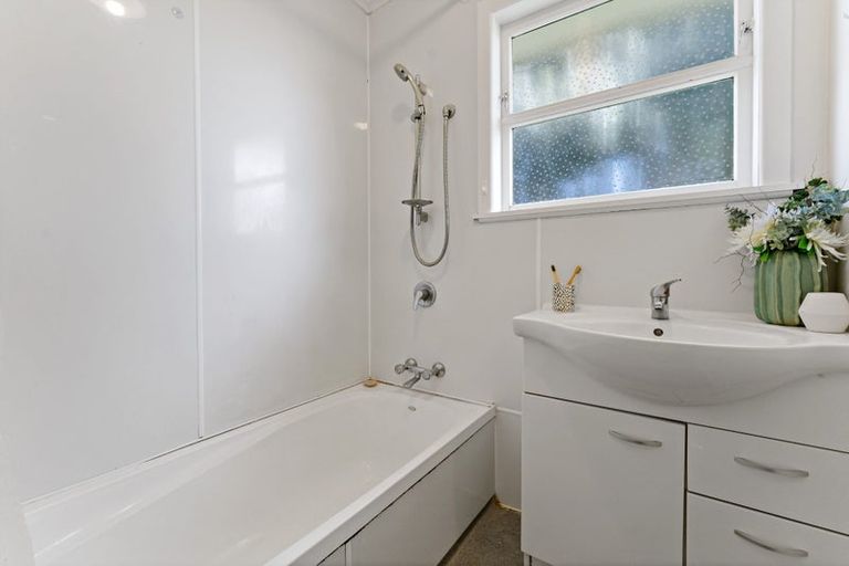 Photo of property in 6 Arnhem Place, Pukekohe, 2120