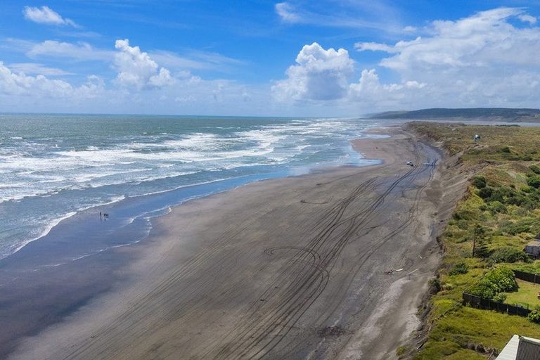 Photo of property in 1 Cordyline Road, Port Waikato, Tuakau, 2695