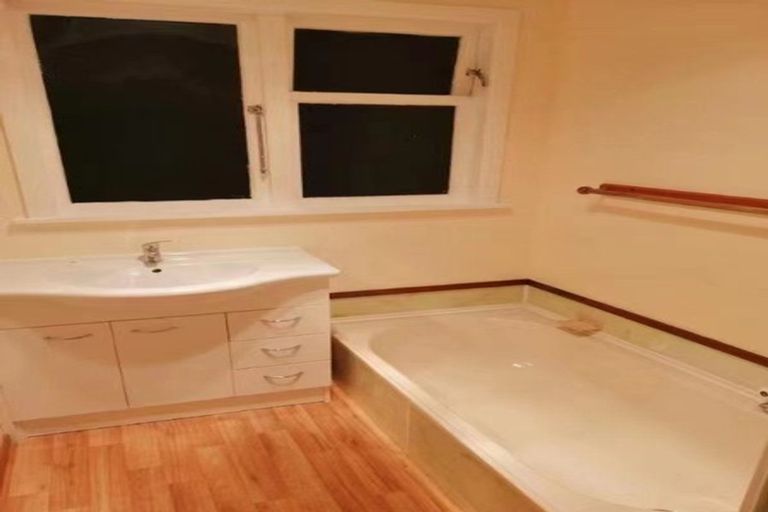 Photo of property in 32 Arapiko Street, Johnsonville, Wellington, 6037