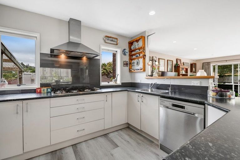 Photo of property in 13 Andre Rise, Stanmore Bay, Whangaparaoa, 0932