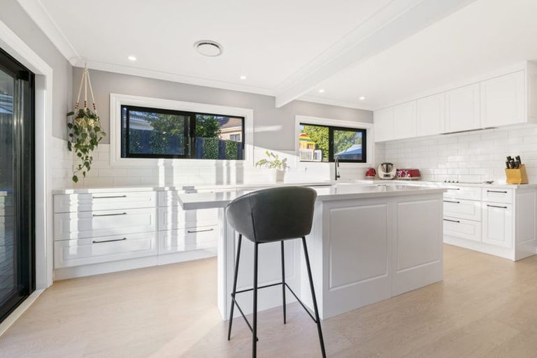 Photo of property in 1 Celina Place, Browns Bay, Auckland, 0630