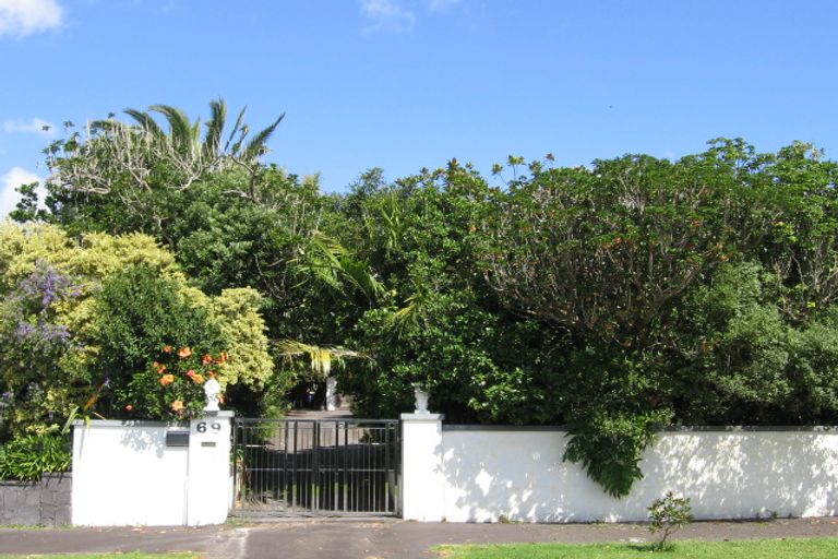 Photo of property in 69 Stanley Point Road, Stanley Point, Auckland, 0624
