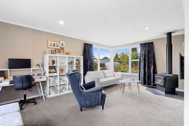 Photo of property in 2 Wychwood Crescent, Bishopdale, Christchurch, 8053