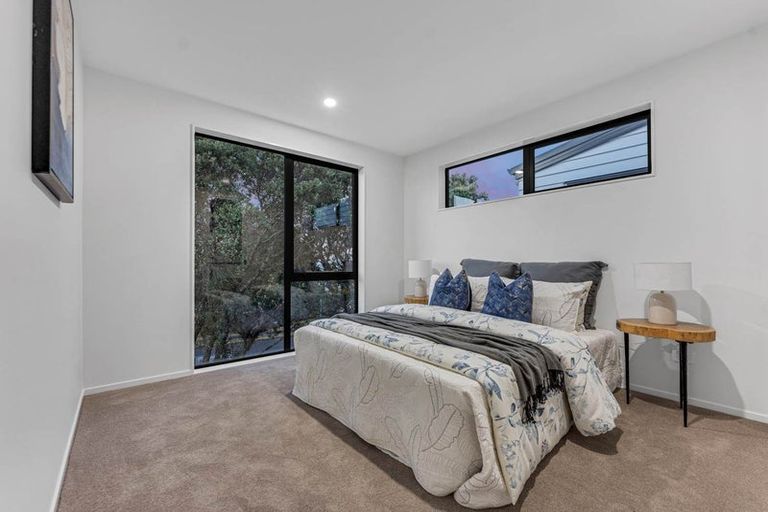 Photo of property in 21e Knights Road, Rothesay Bay, Auckland, 0630