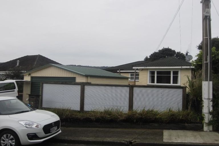 Photo of property in 15 Woodstock Terrace, Tawa, Wellington, 5028