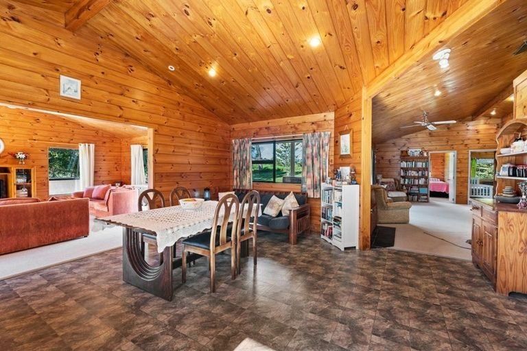 Photo of property in 372 Pine Valley Road, Dairy Flat, Silverdale, 0992