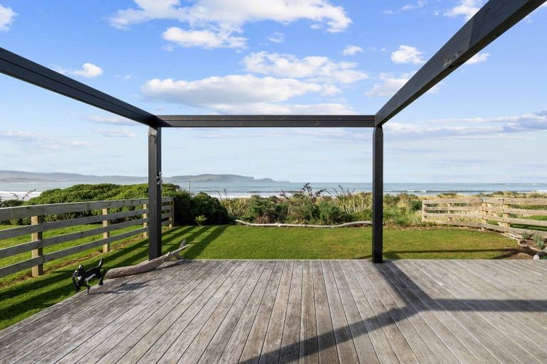 Photo of property in 497 Waikawa-curio Bay Road, Curio Bay, Tokanui, 9884