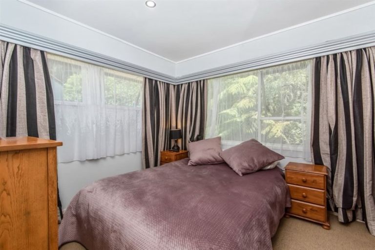 Photo of property in 9 Eugen Place, Bayview, Auckland, 0629