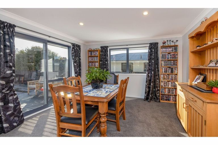 Photo of property in 76 Avondale Road, Avondale, Christchurch, 8061