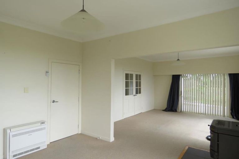 Photo of property in 55 Pioneer Road, Moturoa, New Plymouth, 4310