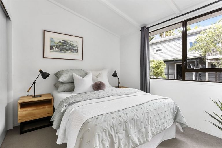 Photo of property in 3/6 Le Roy Terrace, Birkenhead, Auckland, 0626