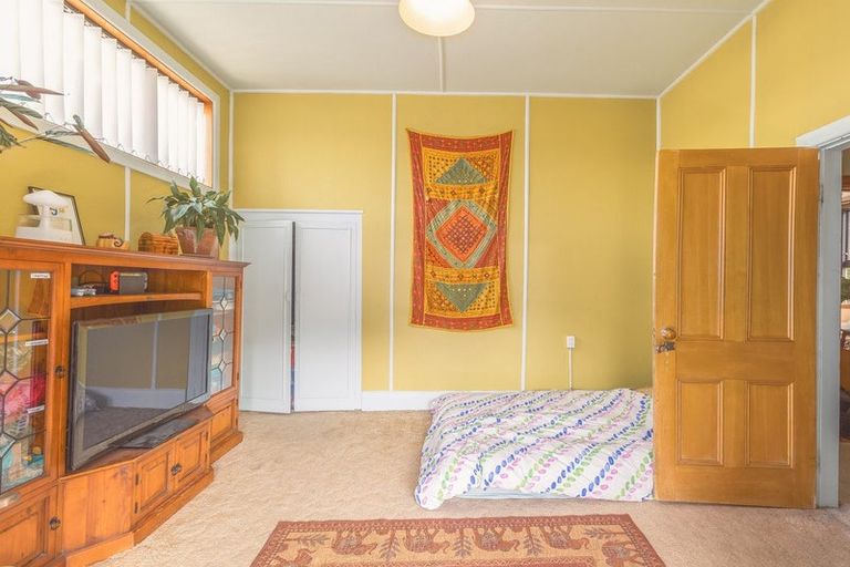 Photo of property in 13 Hawkhurst Road, Lyttelton, 8082