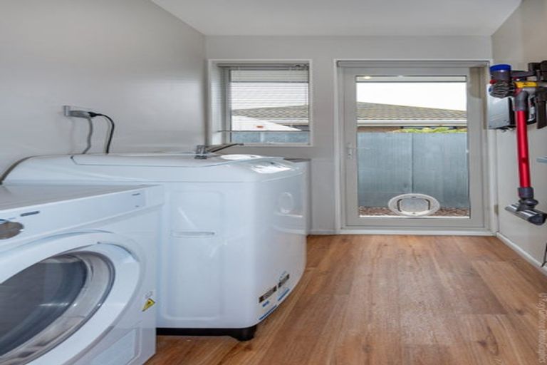 Photo of property in 10 Bideford Place, Dallington, Christchurch, 8061