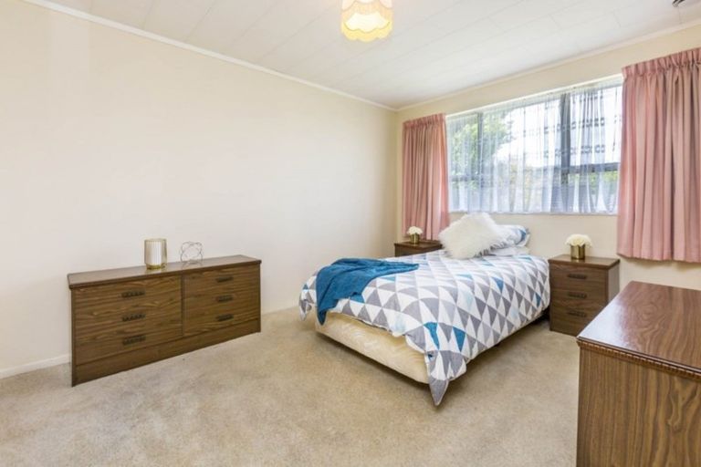 Photo of property in 2/50 Kowhai Avenue, Ebdentown, Upper Hutt, 5018