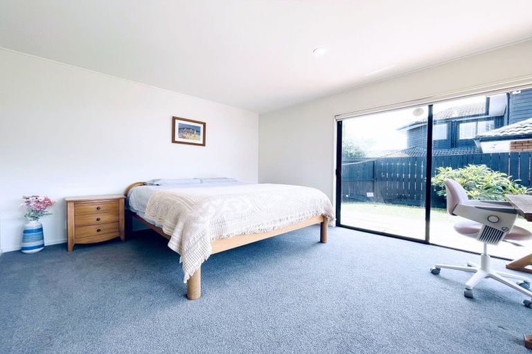 Photo of property in 21a Eastern Beach Road, Eastern Beach, Auckland, 2012