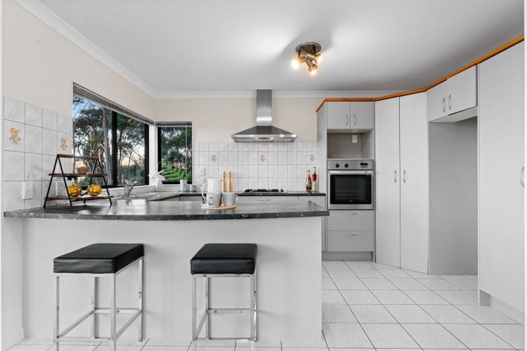 Photo of property in 64 San Valentino Drive, Henderson, Auckland, 0612