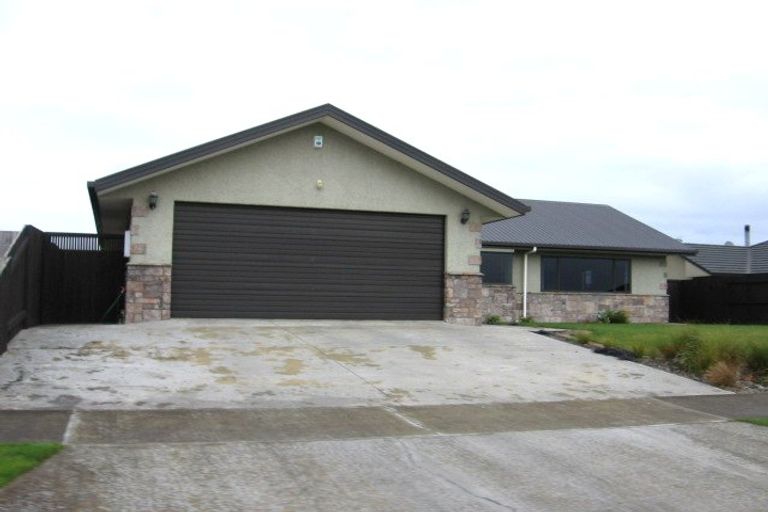 Photo of property in 16 Fernlea Avenue, Kelvin Grove, Palmerston North, 4414