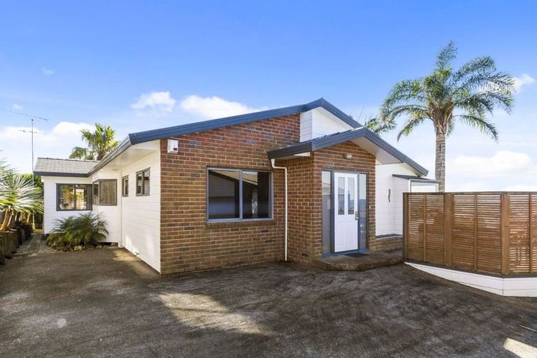 Photo of property in 94 Luckens Road, West Harbour, Auckland, 0618
