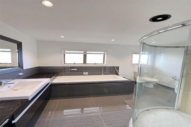 Photo of property in 35 Widmore Drive, Massey, Auckland, 0614