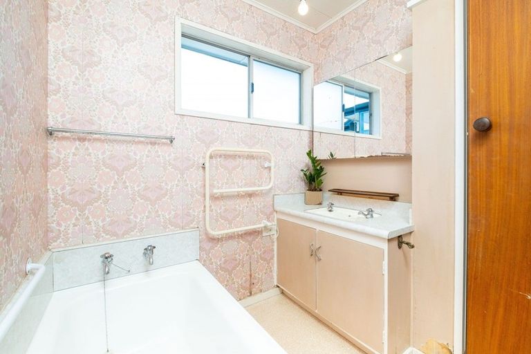 Photo of property in 1 Yeo Place, Taradale, Napier, 4112