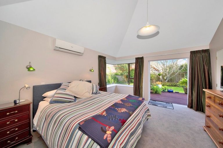 Photo of property in 6a Spencer Place, Merrilands, New Plymouth, 4312