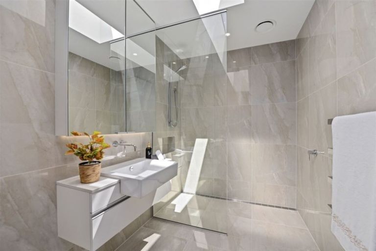 Photo of property in 142c Glandovey Road, Strowan, Christchurch, 8052