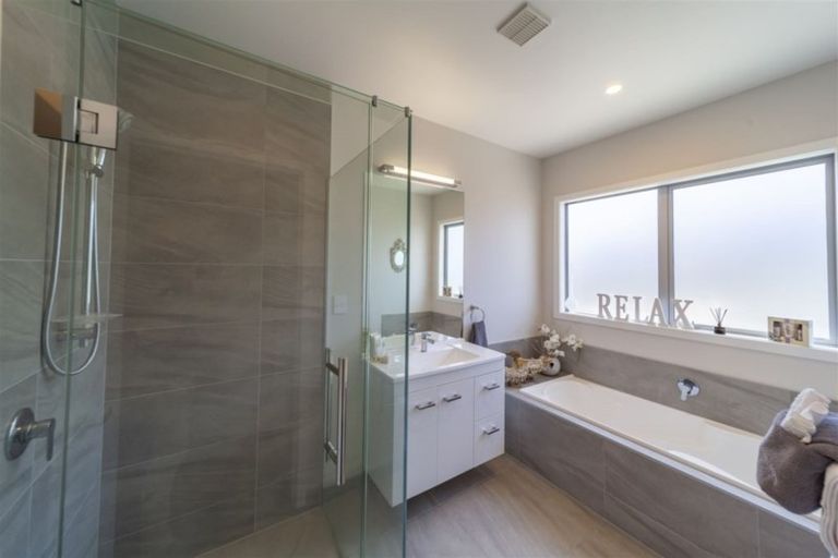 Photo of property in 43 Waimakariri Drive, Te Awa, Napier, 4110