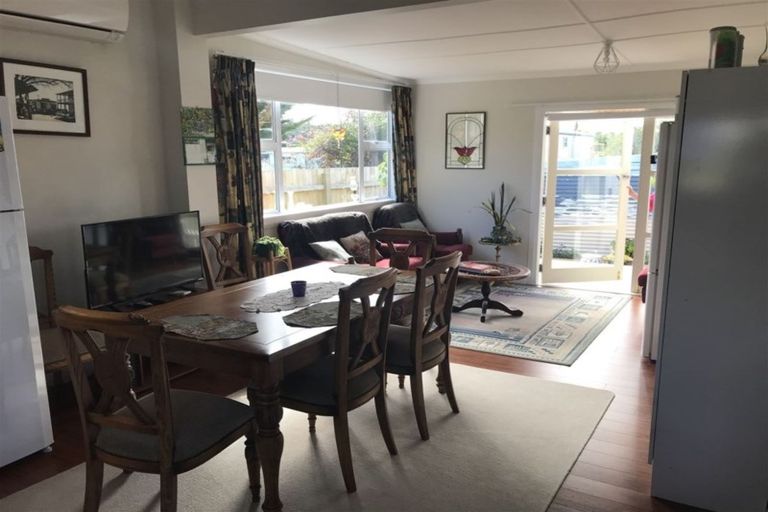 Photo of property in 10 Flagstaff Street, Foxton Beach, Foxton, 4815