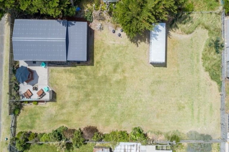 Photo of property in 16 Te Kiri Street, Himatangi Beach, Foxton, 4891