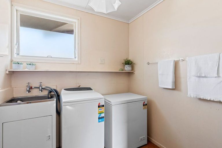 Photo of property in 82 Manu Crescent, Upper Vogeltown, New Plymouth, 4310