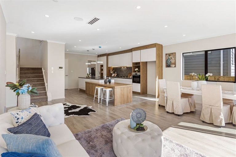 Photo of property in 1 Pae Lane, Flat Bush, Auckland, 2019